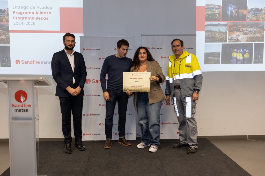 Sandfire MATSA impulsa el futuro de los jóvenes onubenses con su Programa Becas 1 2024. Becaria Marta Anarte IES San Jose Cor tegana