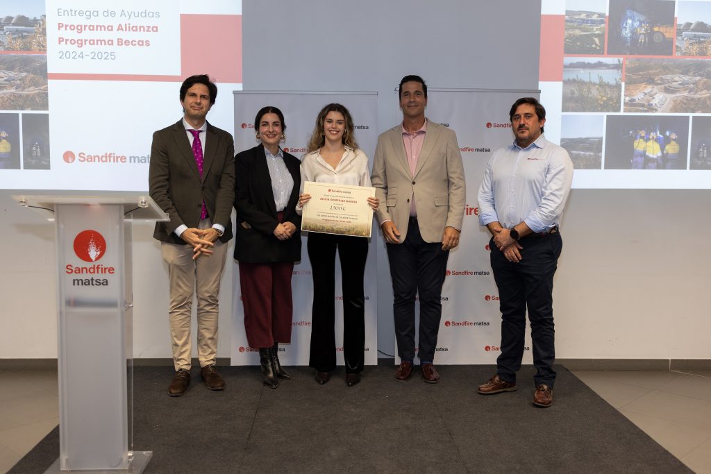 Sandfire MATSA impulsa el futuro de los jóvenes onubenses con su Programa Becas 3 2024 Becaria Alicia Gonzalez IES Diego Mac i as Calan as