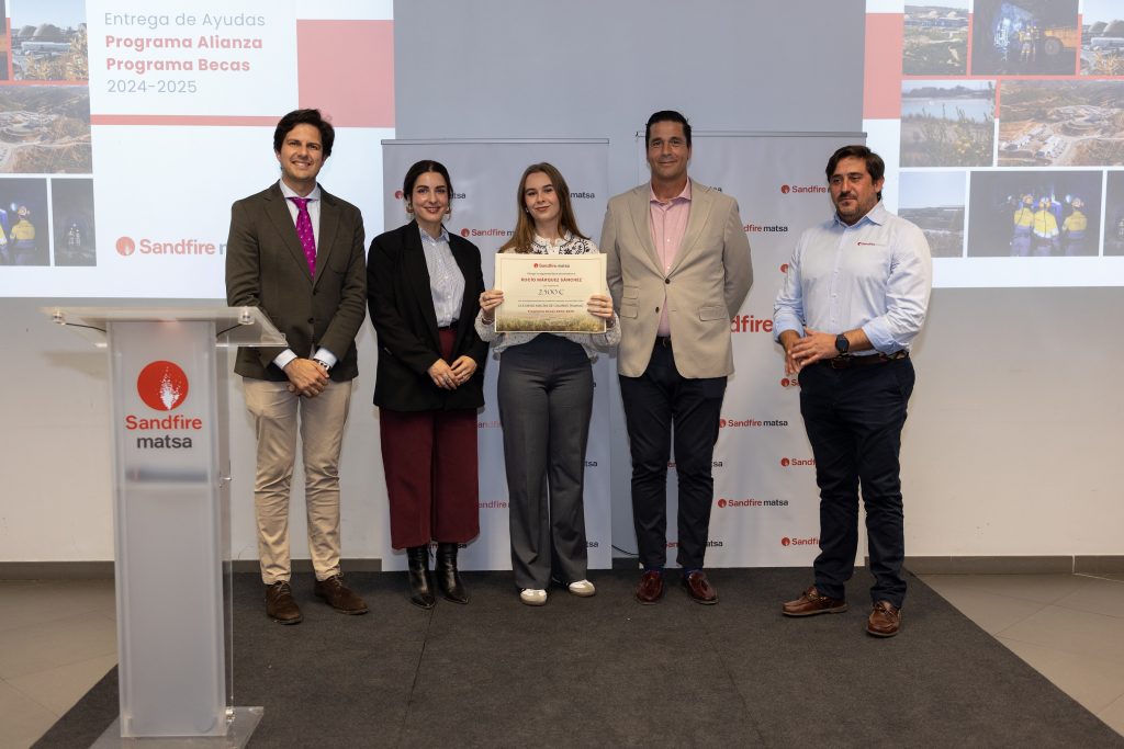 Sandfire MATSA impulsa el futuro de los jóvenes onubenses con su Programa Becas 4 2024 Becaria Rocio Marquez IES Diego Mac i as Calan as