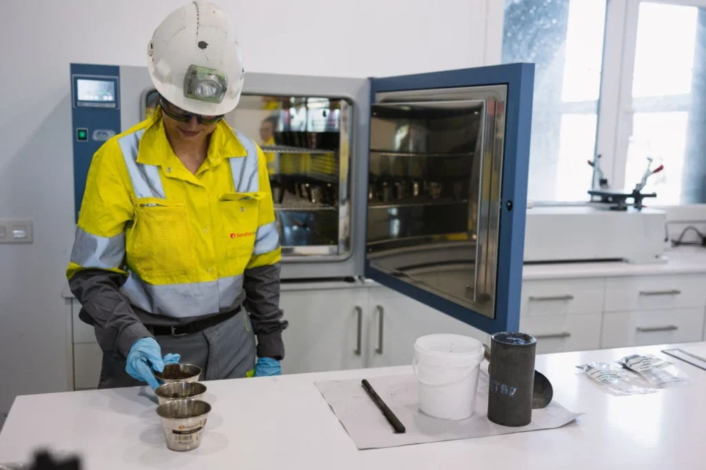 Sandfire MATSA y Magnon Green Energy lideran el primer proyecto de economía circular en España que reutiliza cenizas volantes de biomasa en la minería subterránea 1 Foto ndp cenizasvolantes2